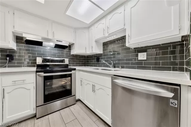 MLS: 2415364 Condo For Sale