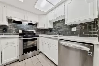 Photo #4: 2415364 Listing