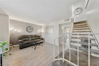 Photo #5: 2415364 Listing