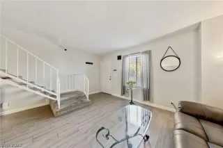 Photo #6: 2415364 Listing