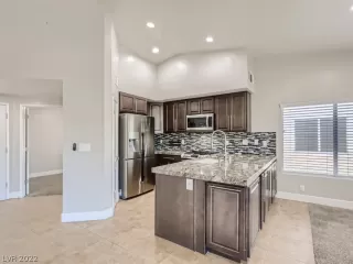 Photo #3: 2415368 Listing