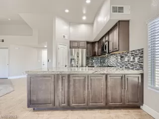 Photo #4: 2415368 Listing