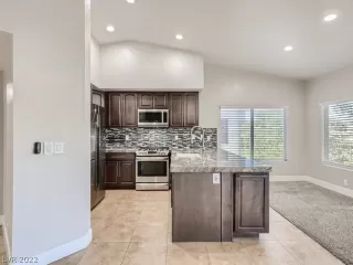 Photo #5: 2415368 Listing