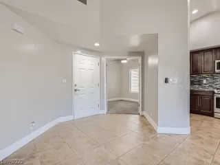 Photo #6: 2415368 Listing