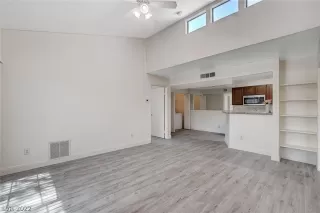 Photo #3: 2415415 Listing 
