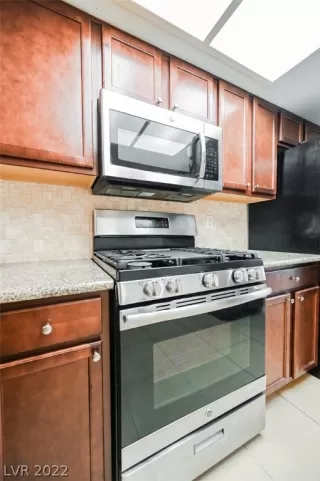 Photo #4: 2415416 Listing 
