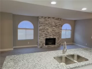 Photo #3: 2415438 Listing 