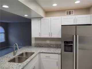 Photo #6: 2415438 Listing 