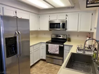 Photo #3: 2415444 Listing 