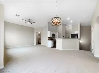 Photo #5: 2415547 Listing 