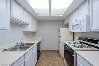 Photo #1: 2415585 Listing 