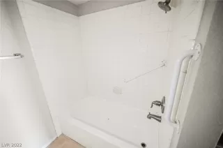 Photo #4: 2415606 Listing