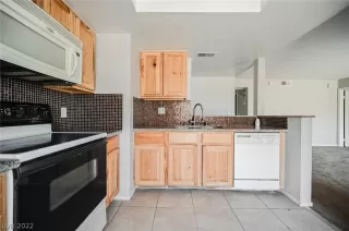 Photo #5: 2415606 Listing