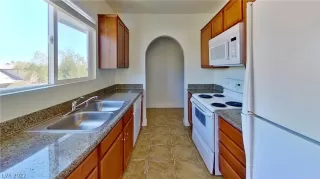 Photo #5: 2415607 Listing 