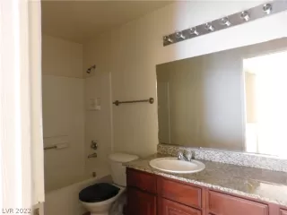 Photo #5: 2415634 Listing