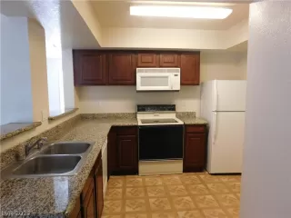 Photo #6: 2415634 Listing