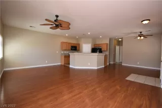 Photo #4: 2415664 Listing 