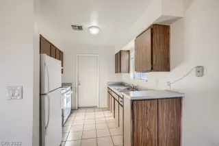 Photo #4: 2415666 Listing 