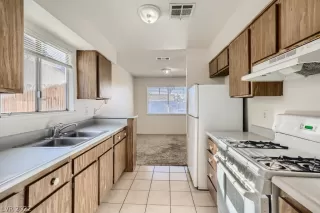 Photo #5: 2415666 Listing 