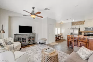 Photo #4: 2415687 Listing 