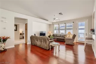 Photo #5: 2415722 Listing 