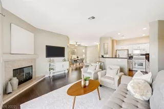 Photo #4: 2415742 Listing 