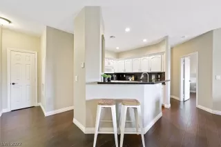 Photo #6: 2415742 Listing 