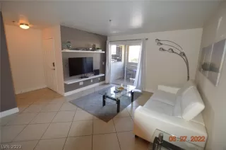 Photo #5: 2415750 Listing 