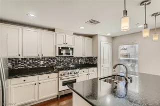 Photo #3: 2415774 Listing 