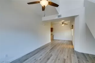 Photo #5: 2415845 Listing 