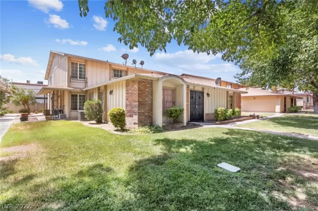 MLS: 2415854 Condo For Sale