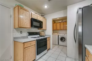 Photo #4: 2415887 Listing 