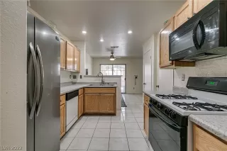 Photo #5: 2415887 Listing 