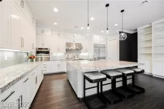 Photo #6: 2415893 Listing 