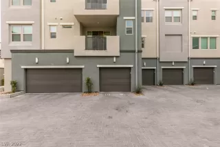 Photo #3: 2415894 Listing