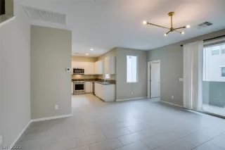 Photo #5: 2415894 Listing