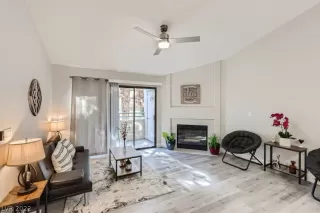 Photo #4: 2415899 Listing