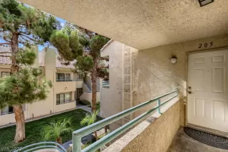 Photo #5: 2415899 Listing