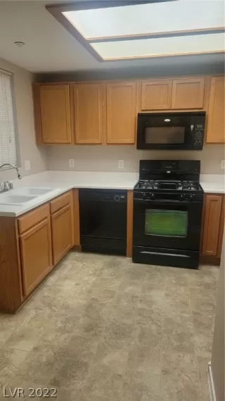 Photo #4: 2415901 Listing 