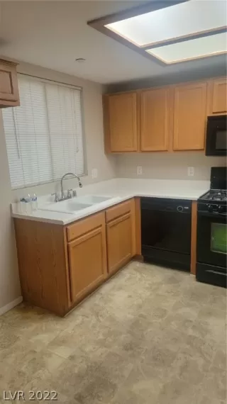 Photo #5: 2415901 Listing 