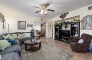 Photo #4: 2415907 Listing 