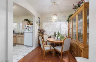 Photo #5: 2415907 Listing 