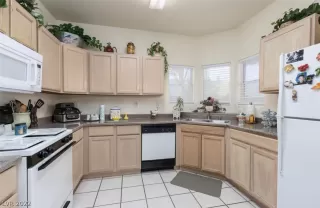 Photo #6: 2415907 Listing 