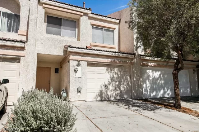 MLS: 2415931 Condo For Sale