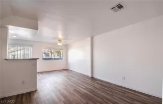 Photo #4: 2415931 Listing 