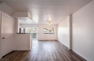 Photo #5: 2415931 Listing 
