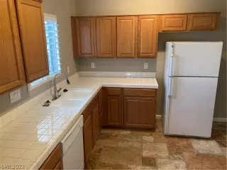 Photo #5: 2415948 Listing 