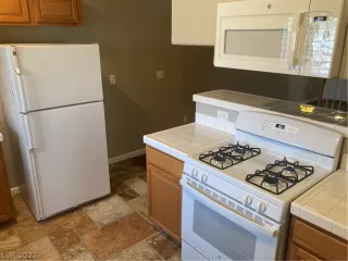 Photo #6: 2415948 Listing 