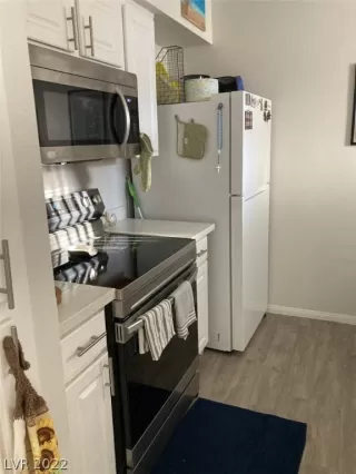 Photo #3: 2415963 Listing