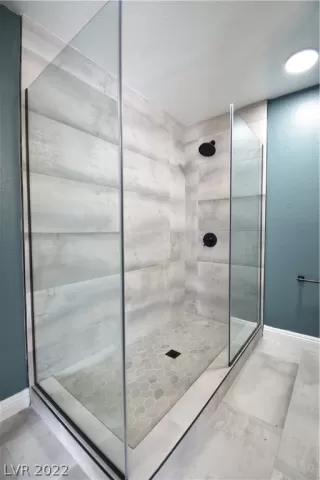 Photo #2: 2415998 Listing